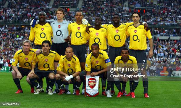 The Arsenal team pose prior to the UEFA Champions League Final between Barcelona and Arsenal at the Stade de France in Paris on May 17, 2006....