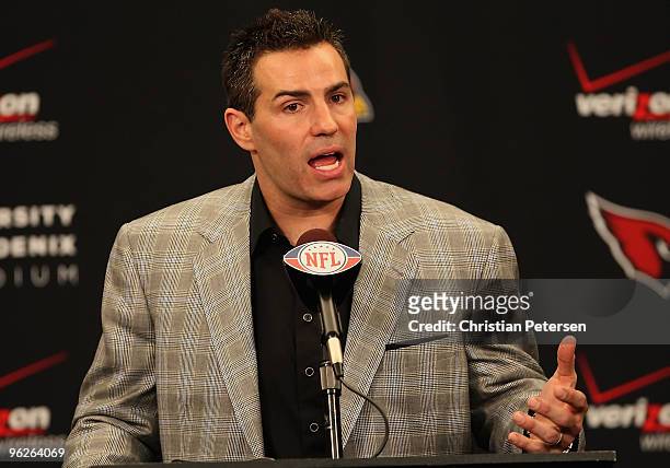 Quarterback Kurt Warner of the Arizona Cardinals announces his retirement from football during a press conference at the team's training center...