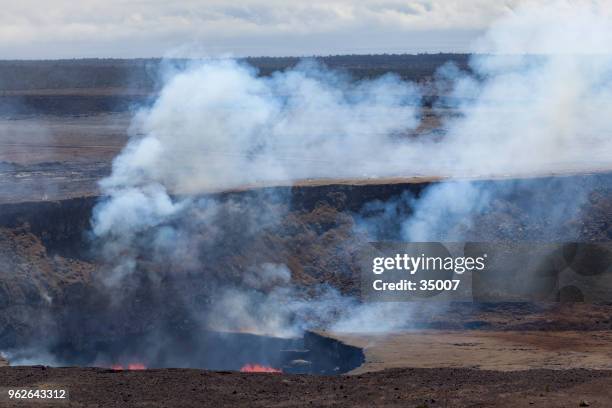 kilauea crater, hawaii volcanoes national park, big island - kona coast stock pictures, royalty-free photos & images