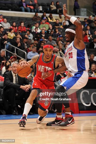 Courtney Lee of the New Jersey Nets moves the ball against Ricky Davis of the Los Angeles Clippers during the game at Staples Center on January 18,...