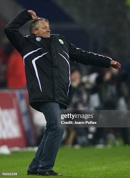 Head coach Lorenz-Guenther Koestner of Wolfsburg gestures during the Bundesliga match between Hamburger SV and VfL Wolfsburg at HSH Nordbank Arena on...