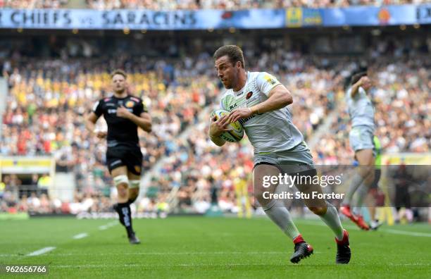 Chris Wyles of Saracens touches down for the second try during the Aviva Premiership Final between Saracens and Exeter Chiefs at Twickenham Stadium...