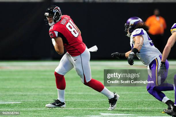 Austin Hooper of the Atlanta Falcons runs after a catch against the Minnesota Vikings at Mercedes-Benz Stadium on December 3, 2017 in Atlanta,...