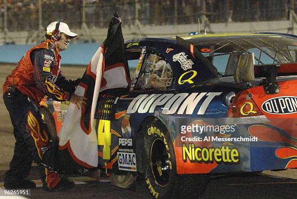 Jeff Gordon takes a victory flag after winning the NASCAR Subway Fresh Fit 500, at Phoenix International Speedway, April 20, 2007 in Phoenix, Arizona.
