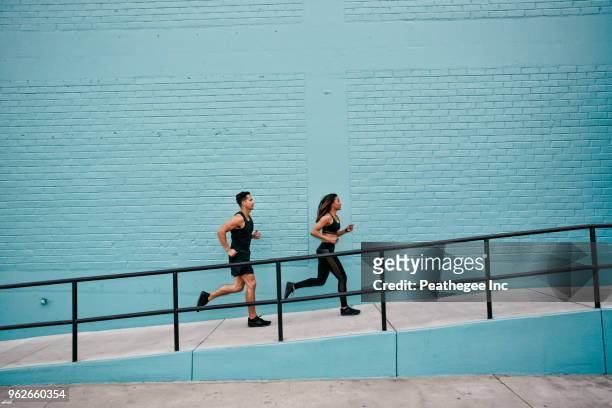 urban workout - active lifestyle los angeles stock-fotos und bilder