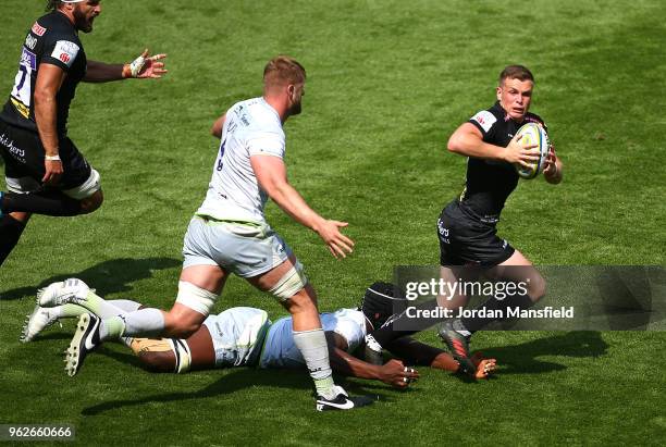Joe Simmonds of Exeter Chiefs breaks with the ball during the Aviva Premiership Final between Saracens and Exeter Chiefs at Twickenham Stadium on May...