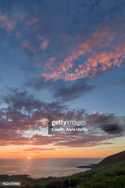 vertical sunset over kealakekua bay, hawaii - kona coast stock pictures, royalty-free photos & images