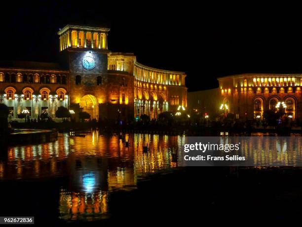 republic square in yerevan at night, armenia - yerevan 個照片及圖片檔