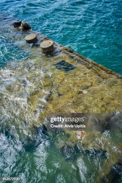 remains of uss arizona warship at arizona memorial in pearl harbor - uss arizona memorial stock pictures, royalty-free photos & images