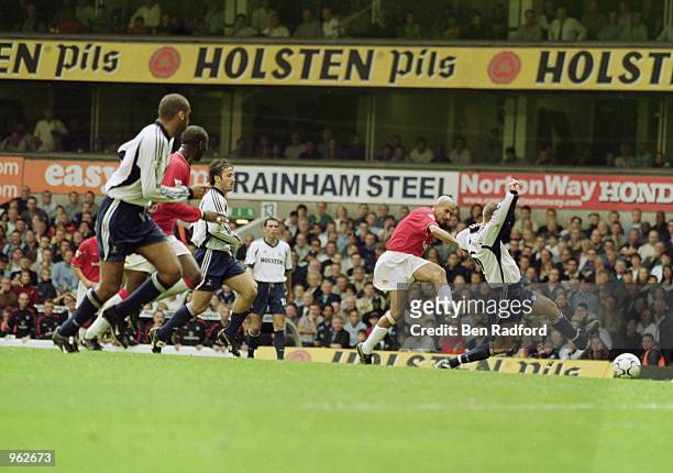 Juan Veron scores Man Utd's 4th goal during the FA Barclaycard Premiership match between Manchester United and Tottenham Hotspur played at White Hart...