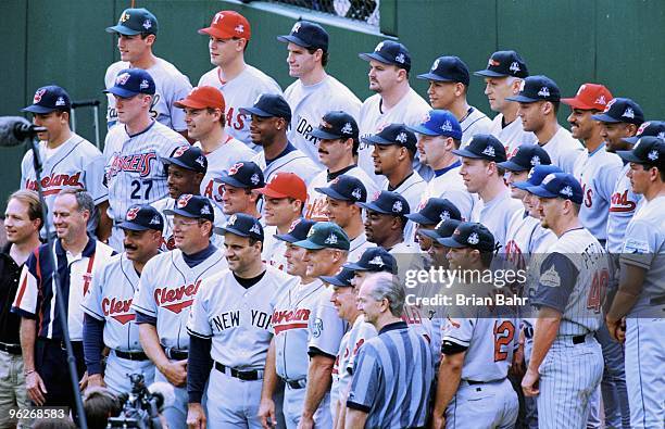 The American League poses for a team photo during the MLB All-Star Game at Coors Field on July 7, 1998 in Denver, Colorado. The American League...