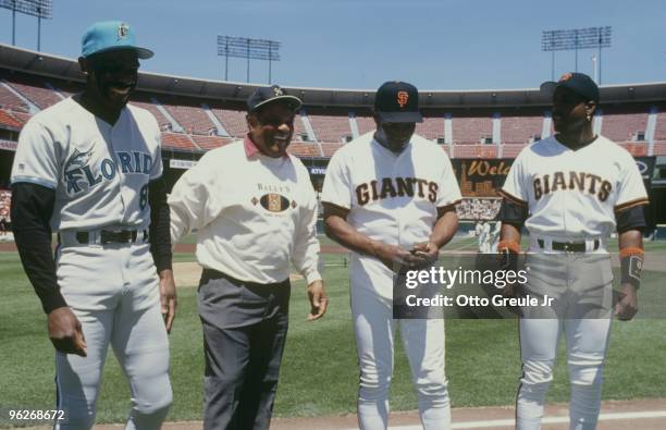 Andre Dawson of the Florida Marlins, Hall of Famer Willie Mays, with Bobby Bonds and Barry Bonds of the San Francisco Giants pose before the game at...