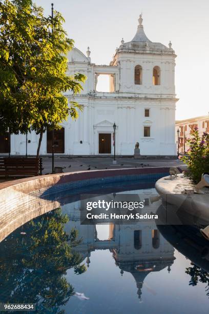 nicaragua, leon, our lady of grace cathedral and canal - grace cathedral stock pictures, royalty-free photos & images