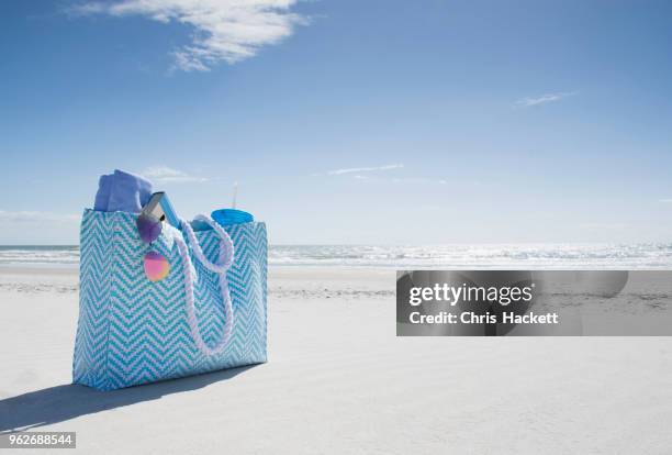 bag with beach equipment - beach bag stockfoto's en -beelden