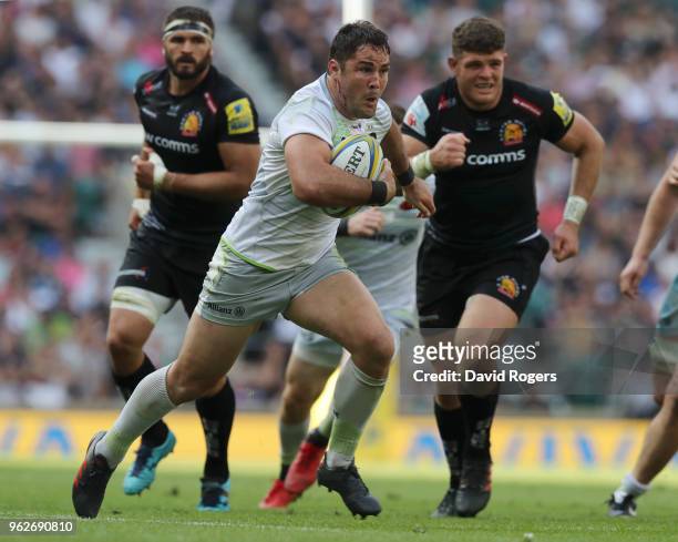 Brad Barritt of Saracens on the charge during the Aviva Premiership Final between Saracens and Exeter Chiefs at Twickenham Stadium on May 26, 2018 in...