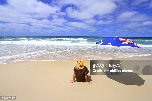 at the beach australia - día de australia fotografías e imágenes de stock
