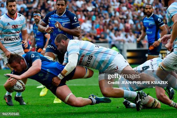 Castres' French flanker Anthony Jelonch vies with Racing92's Georgian prop Vasil Kakovin during the French Top 14 union semi-final rugby match...