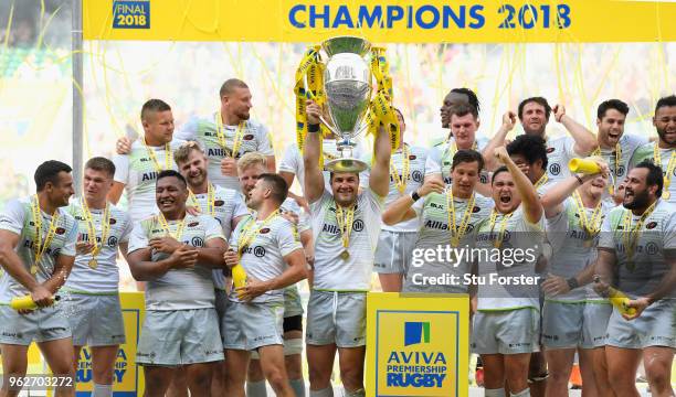 Saracens captain Brad Barritt lifts the trophy as his team mates celebrate after the Aviva Premiership Final between Exeter Chiefs and Saracens at...