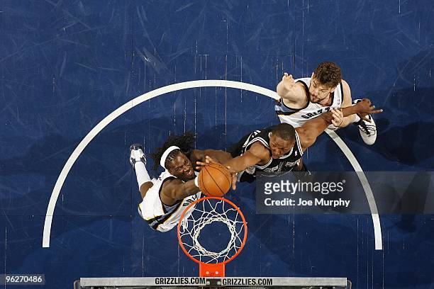 Theo Ratliff of the San Antonio Spurs battles for a rebound against DeMarre Carroll of the Memphis Grizzlies during the game at the FedExForum on...