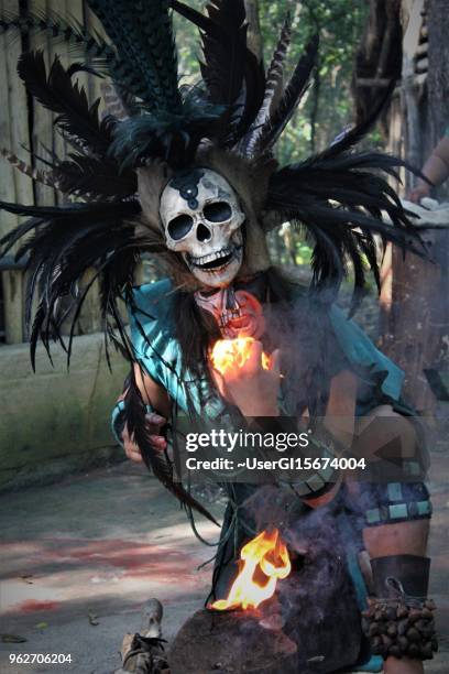 bailarina de fuego maya - guerrero méxico del sur fotografías e imágenes de stock