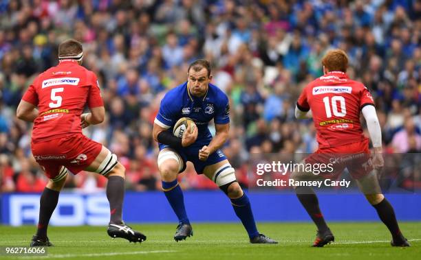 Dublin , Ireland - 26 May 2018; Rhys Ruddock of Leinster in action against Steve Cummins, left, and Rhys Patchell of Scarlets during the Guinness...