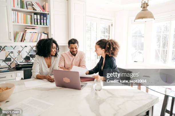 paying your taxes - customer imagens e fotografias de stock