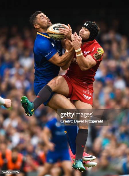 Dublin , Ireland - 26 May 2018; Rob Kearney of Leinster in action against Leigh Halfpenny of Scarlets during the Guinness PRO14 Final between...