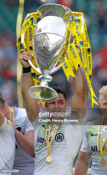 Brad Barritt of Saracens lifts up the trophy after the Aviva Premiership Final between Exeter Chiefs and Saracens at Twickenham Stadium on May 26,...