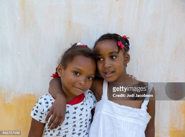 Dos niños del pueblo Jamaiquino joven