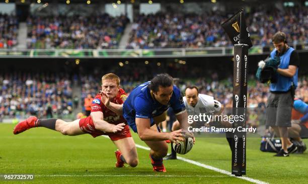 Dublin , Ireland - 26 May 2018; James Lowe of Leinster scores his side's second try during the Guinness PRO14 Final between Leinster and Scarlets at...