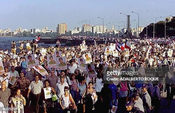 Some 300,000 Cubans march in Havana 09 December, 1999 to demand the return of six-year-old Elian Gonzalez. US officials have outlined procedures the...