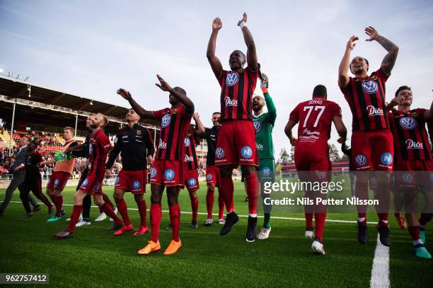 Players of Ostersunds FK cheers to the fans after the Allsvenskan match between Ostersunds FK and BK Hacken at Jamtkraft Arena on May 26, 2018 in...