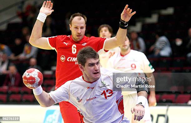 Julen Aguinagalde of Spain throws at goal during the Men's Handball European qualifyer place 5 match between Denmark and Spain at the Stadthalle on...