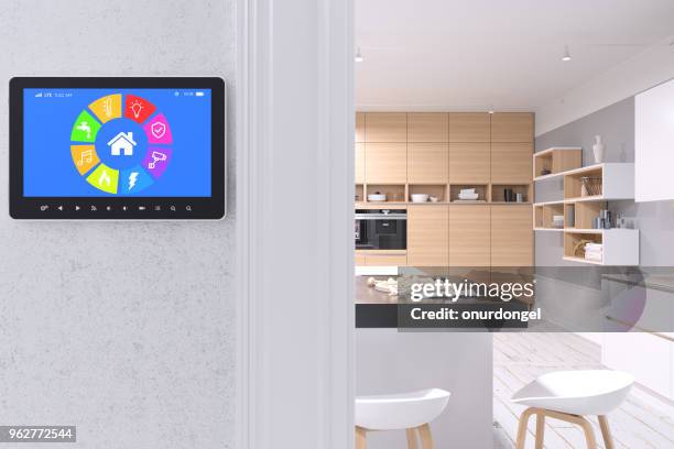 smart home control con cucina moderna - termostato foto e immagini stock