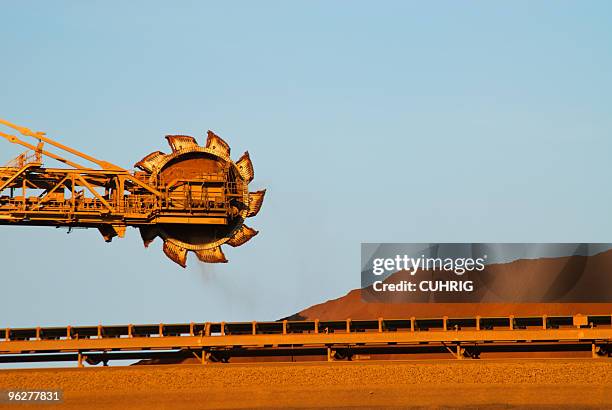 reclaimer on iron ore mine site - western australia bildbanksfoton och bilder