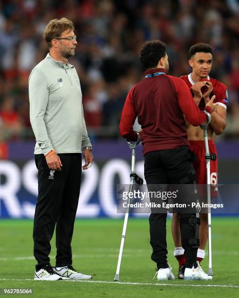 Liverpool manager Jurgen Klopp Alex Oxlade-Chamberlain and Trent Alexander-Arnold appears dejected after the final whistle during the UEFA Champions...