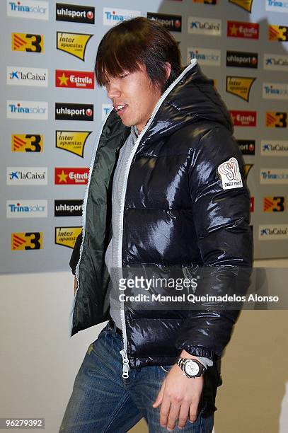Shunsuke Nakamura of Espanyol walks to locker room before the start of the La Liga match between Espanyol and Athletic de Bilbao at Nuevo Estadio de...