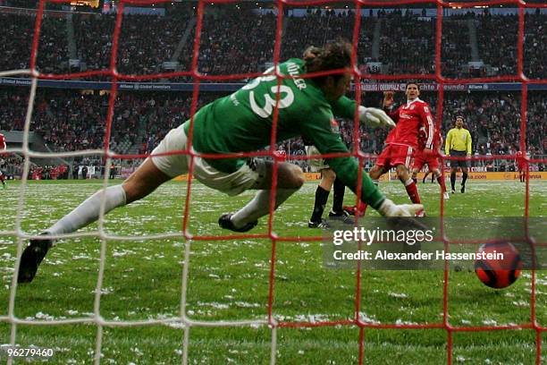 Mario Gomez of Muenchen scores the second team goal during the Bundesliga match between FC Bayern Muenchen and FSV Mainz 05 at Allianz Arena on...