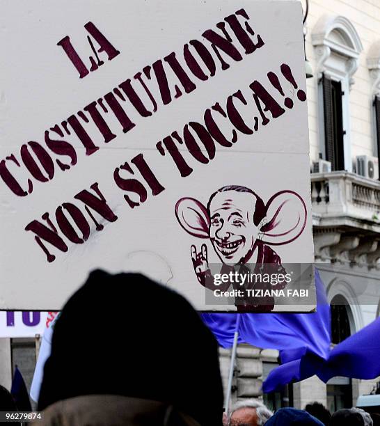 Constitutional Rights Placards 573 Dont Touch My Constitution Stock Photos, High-Res Pictures, and ...