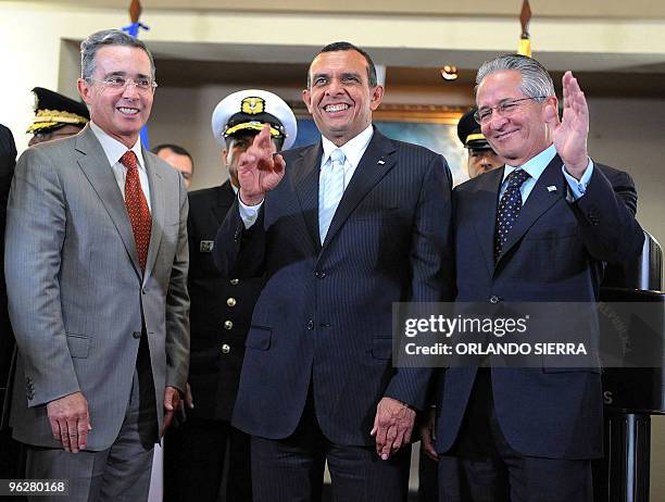 Colombian President, Alvaro Uribe , his Honduran counterpart, Porfirio Lobo , and former Honduran President, Ricardo Maduro , are seen after signing...