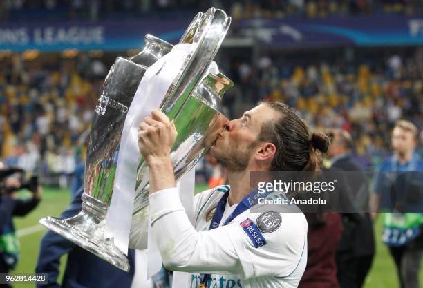 Real Madrid's Gareth Bale kisses the trophy after winning the UEFA Champions League final football match against Liverpool FC at the Olimpiyskiy...