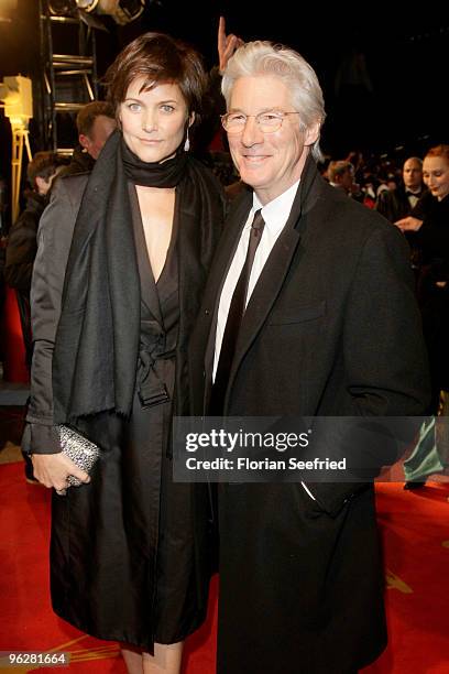 Actor Richard Gere and partner Carey Lowell attend the Goldene Kamera 2010 Award at the Axel Springer Verlag on January 30, 2010 in Berlin, Germany.