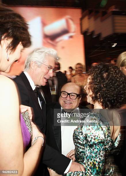 Producer Danny Devito and wife Rhea Pearlmann , Richard Gere and wife Carey Lowell attend the Goldene Kamera 2010 Award at the Axel Springer Verlag...