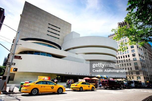 guggenheim museum - solomon r guggenheim museum stockfoto's en -beelden