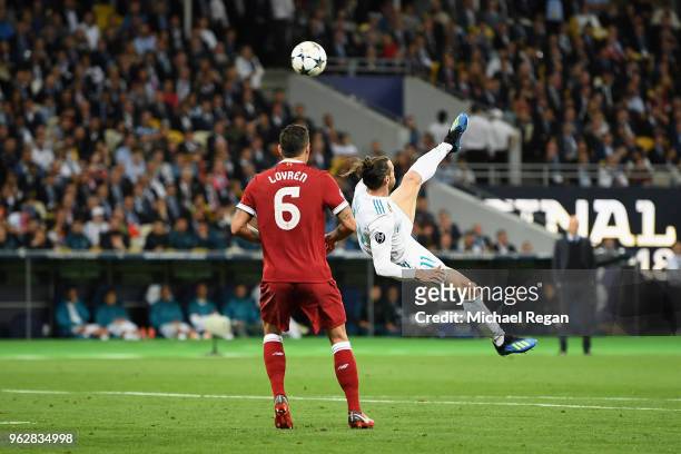 Gareth Bale of Real Madrid shoots and scores his side's second goal during the UEFA Champions League Final between Real Madrid and Liverpool at NSC...
