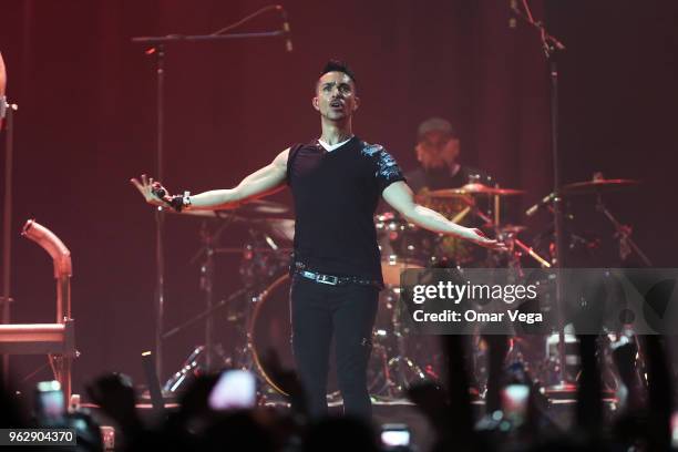 Mexican singer Alfonso Pichardo of Electronic band Moenia performs during the Belanova and Moenia Concert as part of the 'Fantom' USA Tour 2018 at...