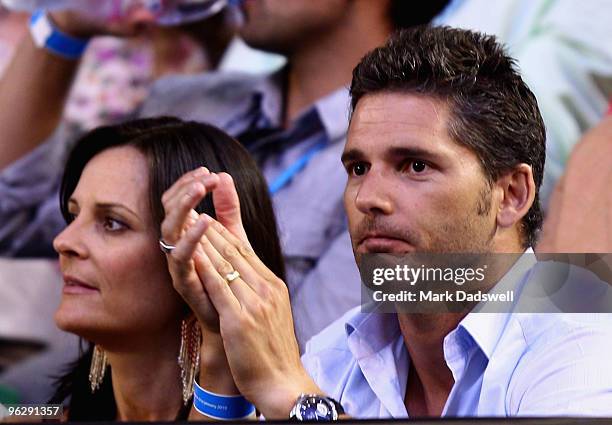 Actor Eric Bana and his wife Rebecca Gleeson watch the men's final match between Andy Murray of Great Britain and Roger Federer of Switzerland during...