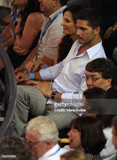 Actor Eric Bana and his wife Rebecca Gleeson watch the men's final match between Andy Murray of Great Britain and Roger Federer of Switzerland during...