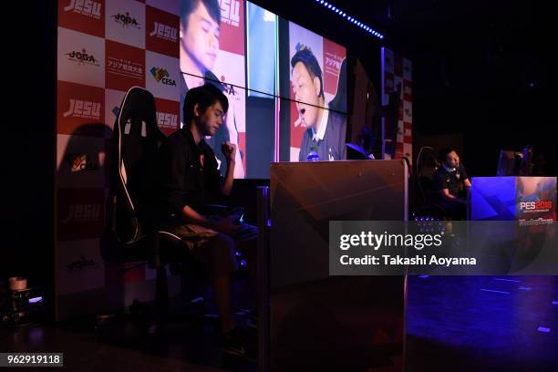 Tsubasa Aihara aka Reba celebrates after defeating Katsuhiro Inoue aka Katsupeeya during the eSports Asian Games Japan Qualifying at LFS Ikebukuro on...