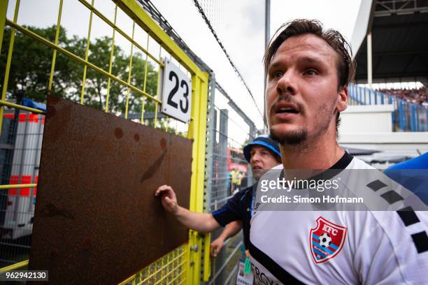 Christopher Schorch of Uerdingen reacts in front of supporters during the Third League Playoff Leg 2 match between SV Waldhof Mannheim and KFC...